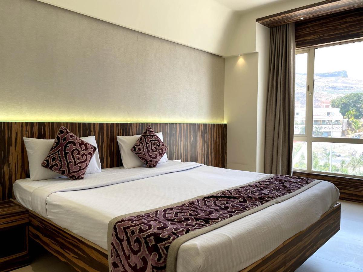 Hotel Grand Parivaar Igatpuri Kültér fotó