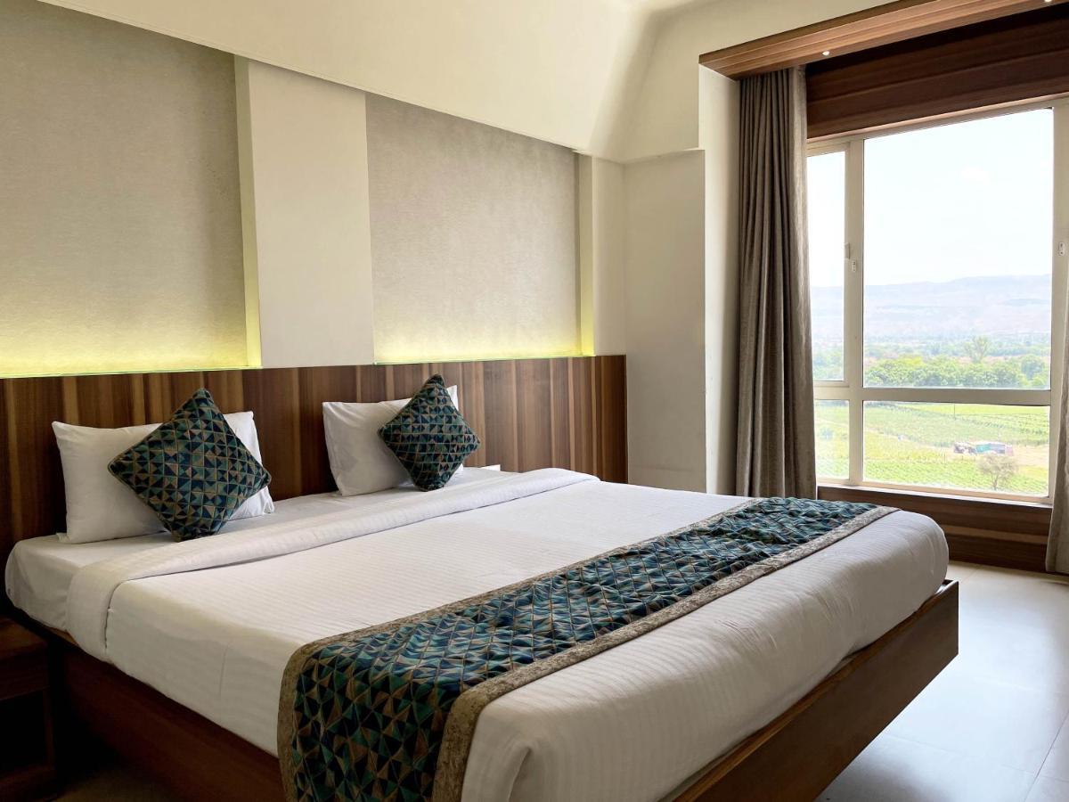 Hotel Grand Parivaar Igatpuri Kültér fotó