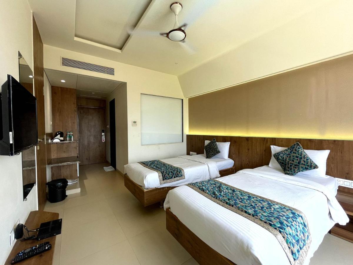 Hotel Grand Parivaar Igatpuri Kültér fotó