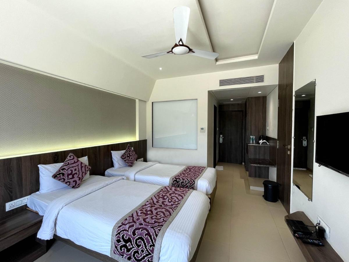 Hotel Grand Parivaar Igatpuri Kültér fotó