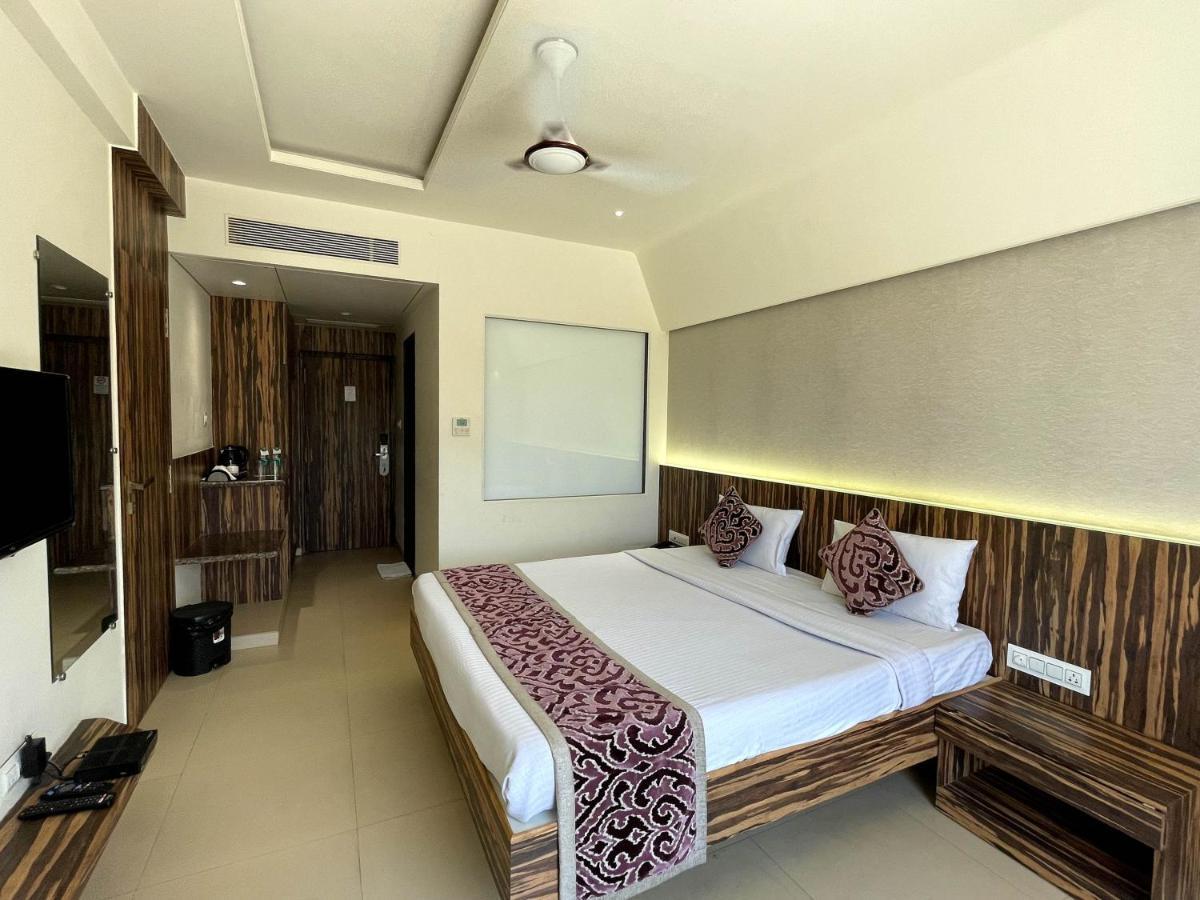 Hotel Grand Parivaar Igatpuri Kültér fotó