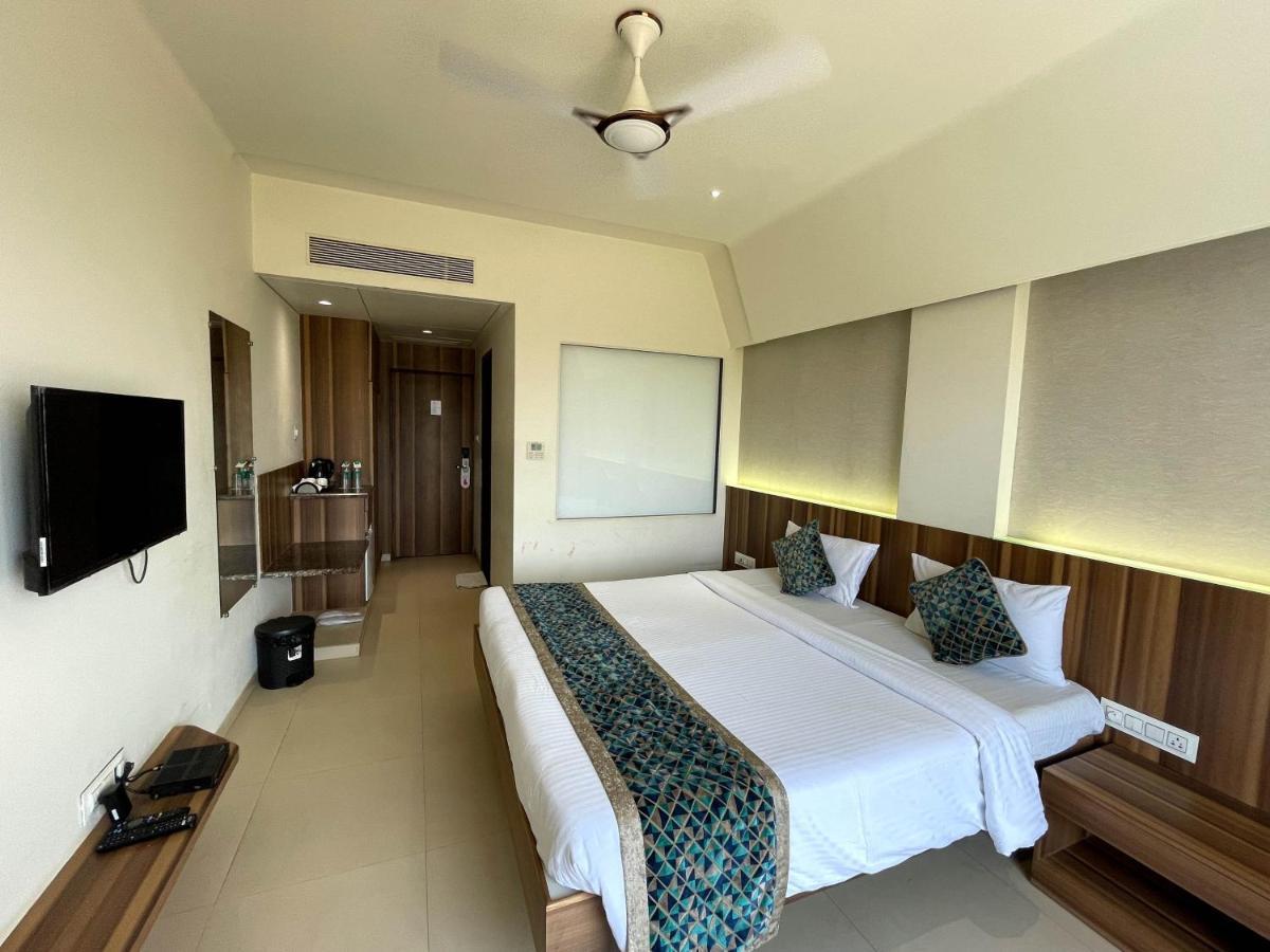 Hotel Grand Parivaar Igatpuri Kültér fotó