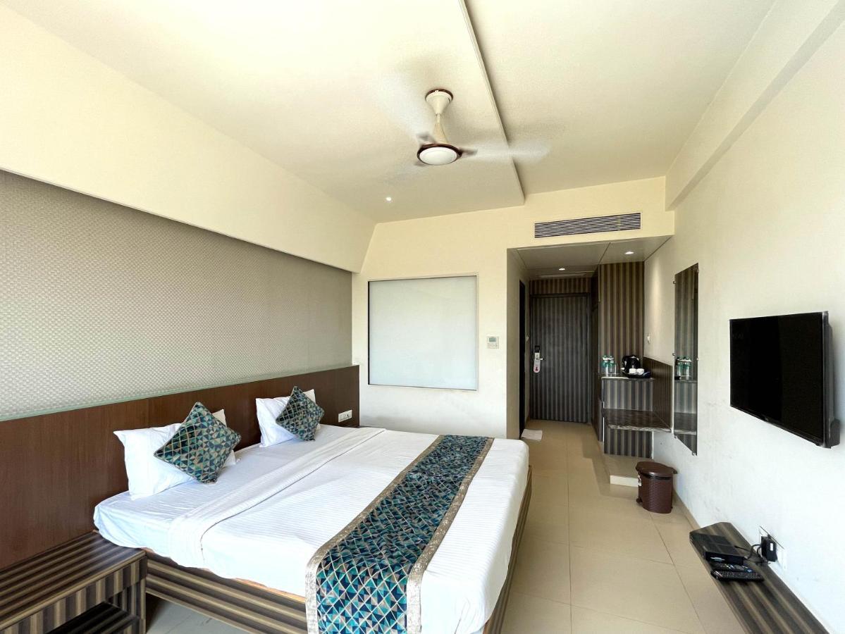 Hotel Grand Parivaar Igatpuri Kültér fotó