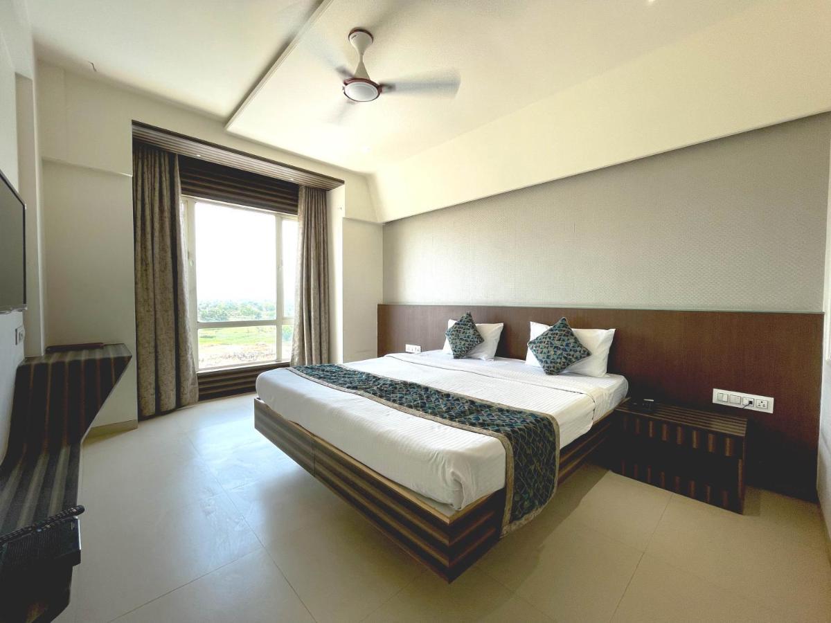 Hotel Grand Parivaar Igatpuri Kültér fotó